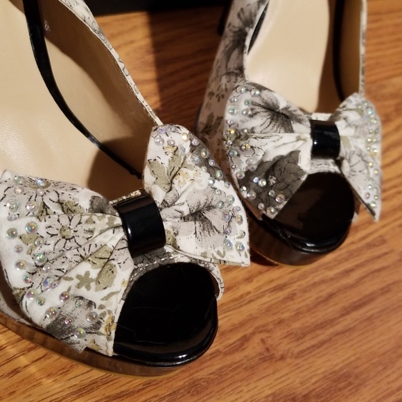 CR Collection floral print peeptoe heels - Picture 3 of 6